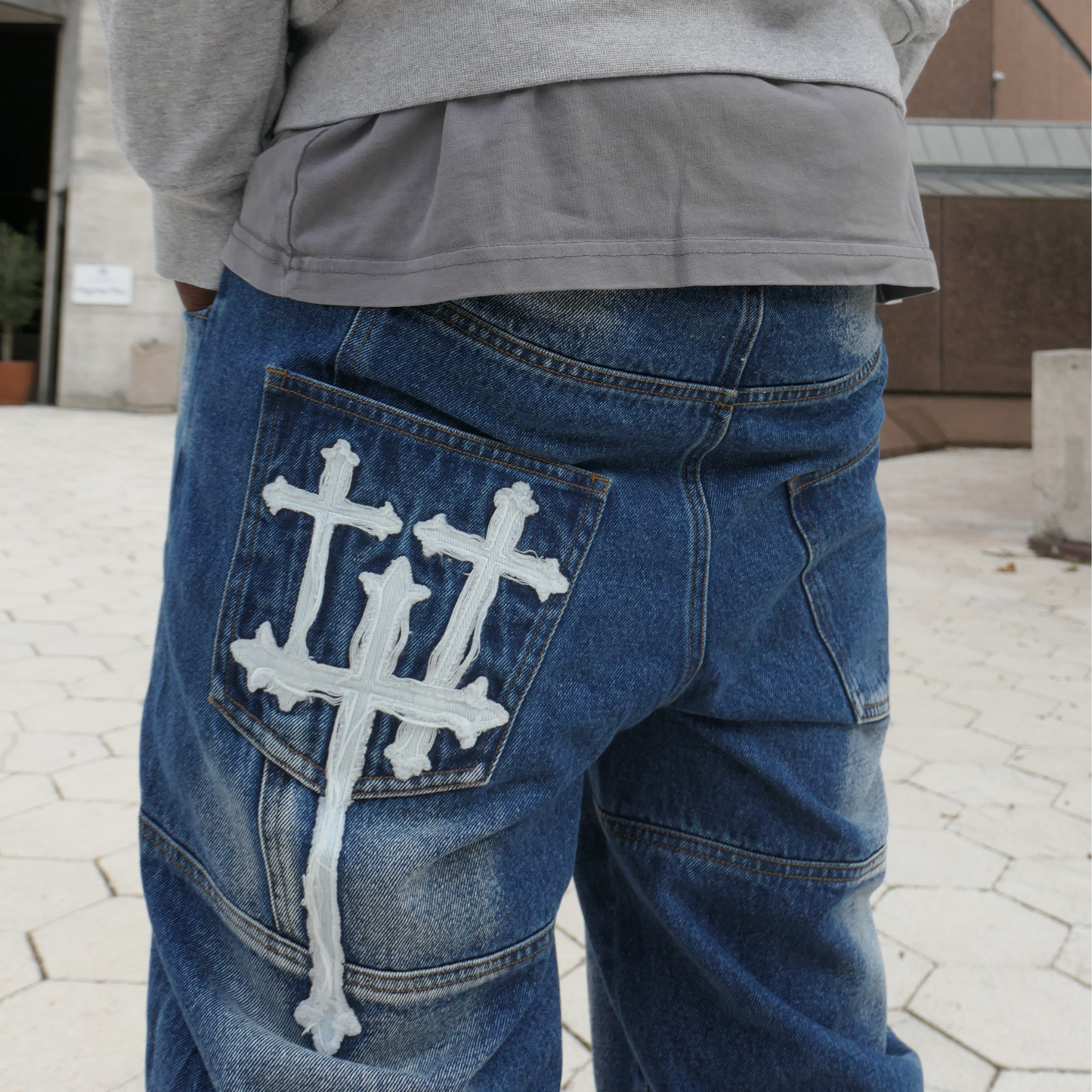 SANCTI EMBROIDERED JEANS